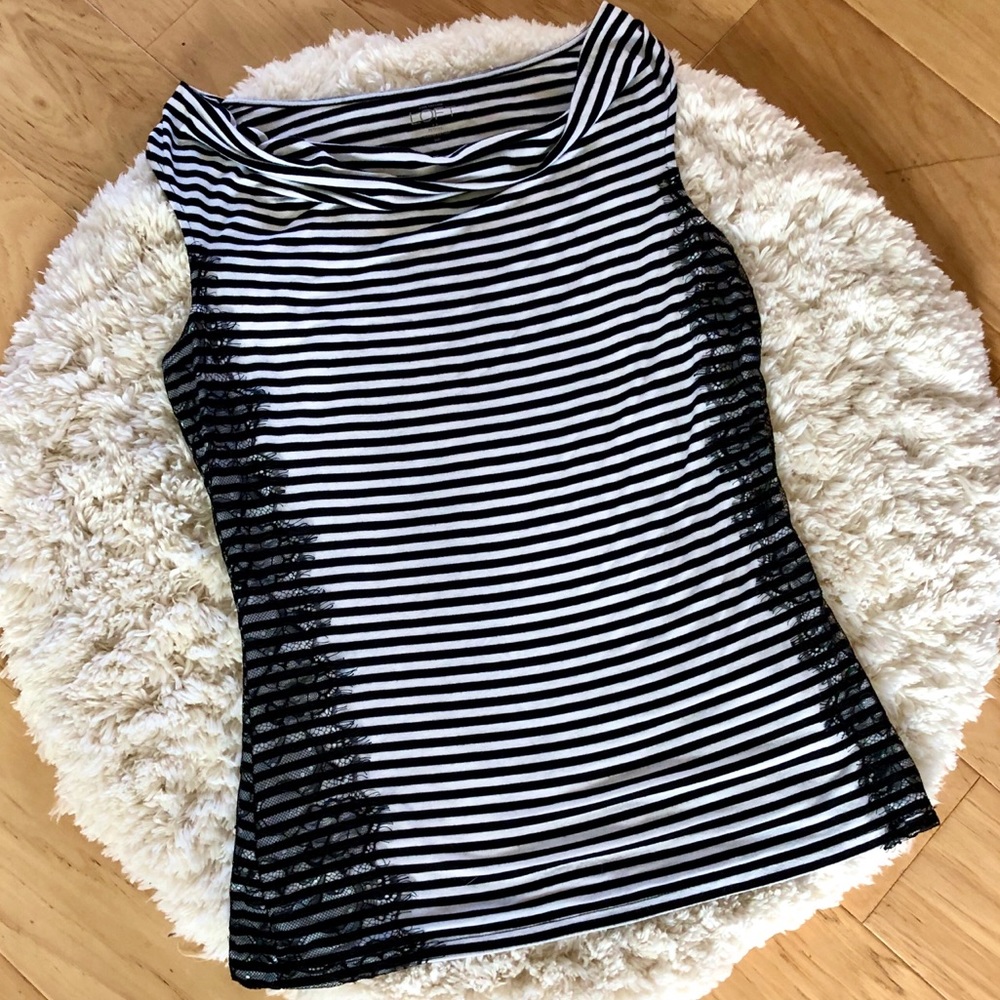 ☘️ 3 for $25 SALE! ☘️ Loft Cowl Neck Lace Tank